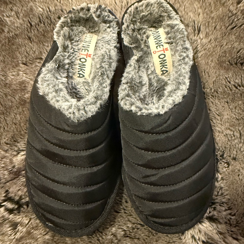 Minnetonka Quilted Black Nylon Slide Slippers Womens Size 7m Faux Fur 44750